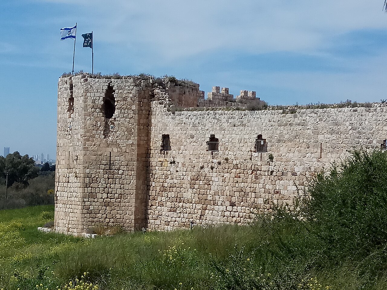 תל אפק (אנטיפטריס)